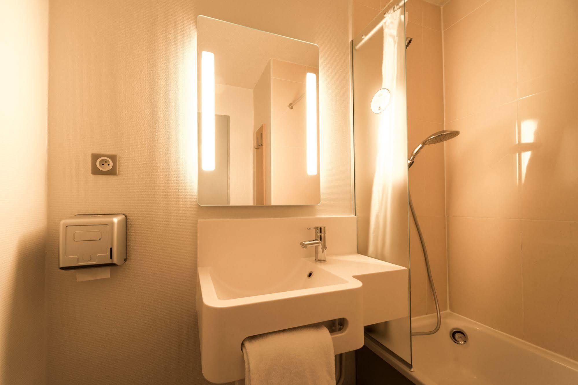 B&B HOTEL Alencon Nord Eksteriør billede